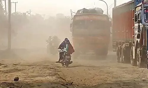 Dishergarh Road की हालत खराब, रोज़ाना आवागमन से लोगों की जान को खतरा Dishergarh Road की हालत खराब, रोज़ाना आवागमन से लोगों की जान को खतरा
