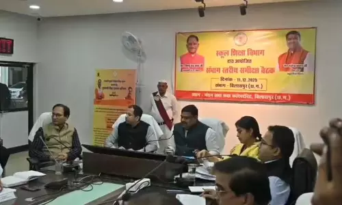 मंत्री की बैठक में बीईओ अचानक बेहोश, मचा हड़कंप मंत्री की बैठक में बीईओ अचानक बेहोश, मचा हड़कंप
