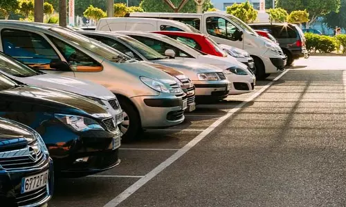100 टका Parking Fee को लेकर लोग नाराज़।