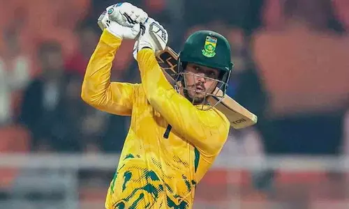 De Kock का कहर.. साउथ अफ्रीका ने दो शतक लगाए De Kock का कहर.. साउथ अफ्रीका ने दो शतक लगाए