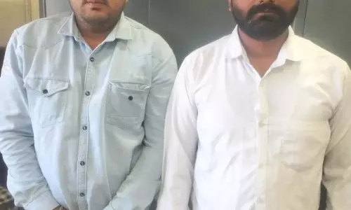 Raipur Breaking: कोडिन कफ सिरप की तस्करी करने वाले 2 आरोपियों को मिली 15 साल की जेल Raipur Breaking: कोडिन कफ सिरप की तस्करी करने वाले 2 आरोपियों को मिली 15 साल की जेल