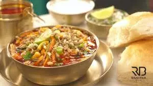 Misal Pav Recipe: ब्रेकफास्ट के लिए परफेक्ट है चटपटा मिसल पाव Misal Pav Recipe: ब्रेकफास्ट के लिए परफेक्ट है चटपटा मिसल पाव