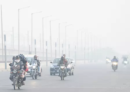 एनसीआर में कड़ाके की ठंड शुरू, तापमान 2 डिग्री लुढ़का; मामूली सुधार के बावजूद एक्यूआई खराब श्रेणी में बरकरार एनसीआर में कड़ाके की ठंड शुरू, तापमान 2 डिग्री लुढ़का; मामूली सुधार के बावजूद एक्यूआई खराब श्रेणी में बरकरार