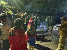 Saharanpur: पुलिस का टॉर्च ऑपरेशन, अवैध रूप से रह रहे लोगों पर सख्त कार्रवाई Saharanpur: पुलिस का टॉर्च ऑपरेशन, अवैध रूप से रह रहे लोगों पर सख्त कार्रवाई
