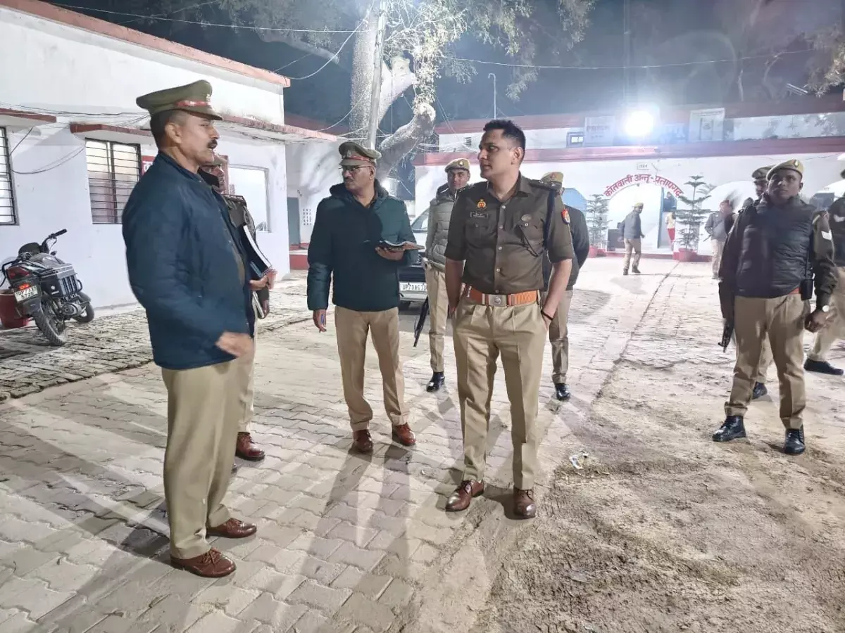 Pratapgarh: प्रतापगढ़ में पुलिस अधीक्षक का अनपेक्षित निरीक्षण Pratapgarh: प्रतापगढ़ में पुलिस अधीक्षक का अनपेक्षित निरीक्षण