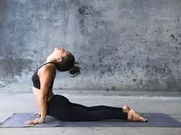 Yoga: घर में रहकर करें ये 4 आसान आसन , शरीर को मिलेगा जबरदस्त फायदे Yoga: घर में रहकर करें ये 4 आसान आसन , शरीर को मिलेगा जबरदस्त फायदे