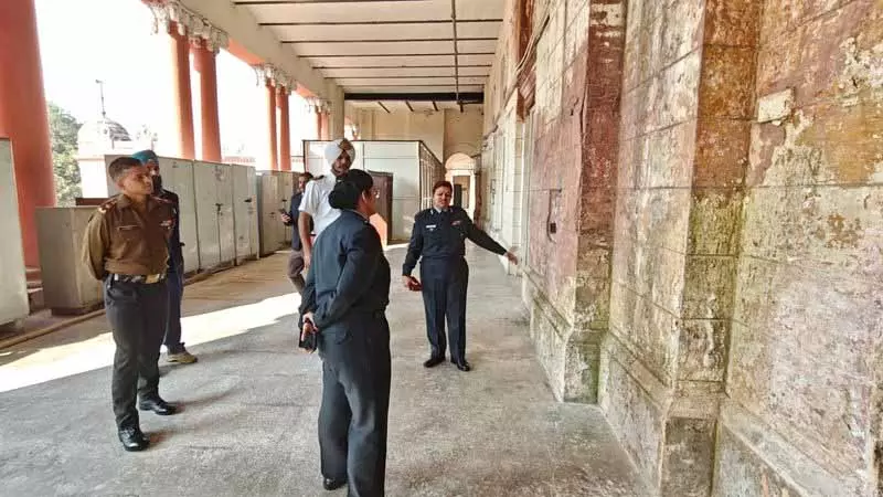 Kapurthala सैनिक स्कूल की बिल्डिंग जर्जर, स्टाफ ने पंजाब सरकार और रक्षा मंत्रालय से समाधान मांगा है Kapurthala सैनिक स्कूल की बिल्डिंग जर्जर, स्टाफ ने पंजाब सरकार और रक्षा मंत्रालय से समाधान मांगा है