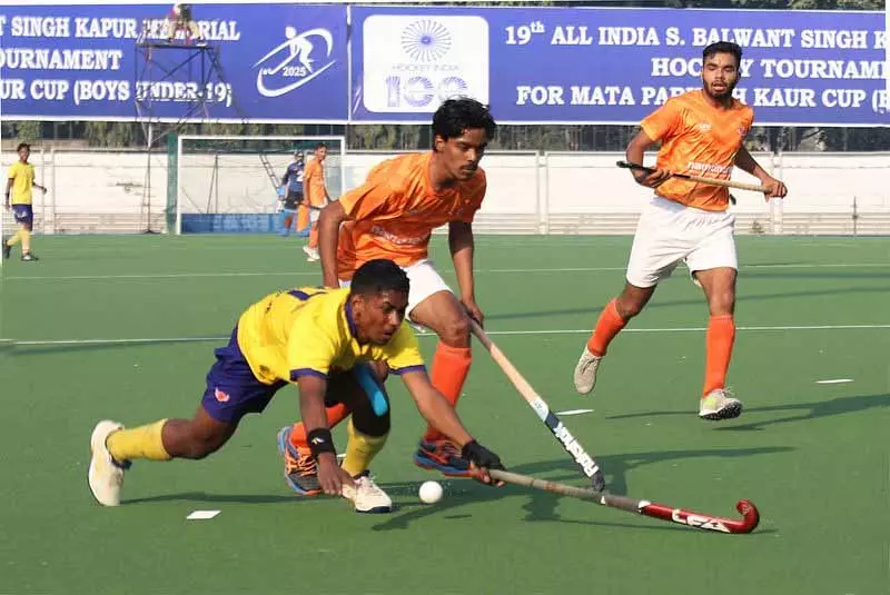 Jalandhar: अंडर-19 हॉकी टूर्नामेंट के चौथे दिन रोमांचक मुकाबले देखने को मिले Jalandhar: अंडर-19 हॉकी टूर्नामेंट के चौथे दिन रोमांचक मुकाबले देखने को मिले