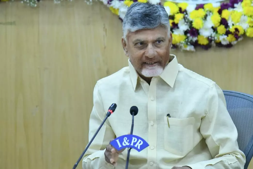 Andhra CM ने अधिकारियों से बैंकों के साथ ब्याज दर में कटौती पर चर्चा करने को कहा Andhra CM ने अधिकारियों से बैंकों के साथ ब्याज दर में कटौती पर चर्चा करने को कहा
