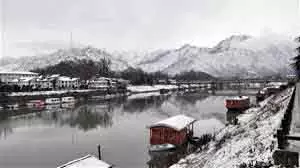 Kashmir में ज़्यादातर जगहों पर तापमान गिरा। Kashmir में ज़्यादातर जगहों पर तापमान गिरा।