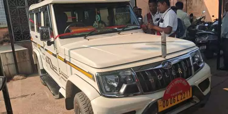 तहसीलदार पर कानूनी कार्रवाई होगी; वाहन सील किया गया। तहसीलदार पर कानूनी कार्रवाई होगी; वाहन सील किया गया।