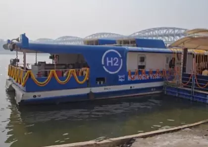 Kashi को मिली देश की पहली हाइड्रोजन-चालित वाटर टैक्सी Kashi को मिली देश की पहली हाइड्रोजन-चालित वाटर टैक्सी