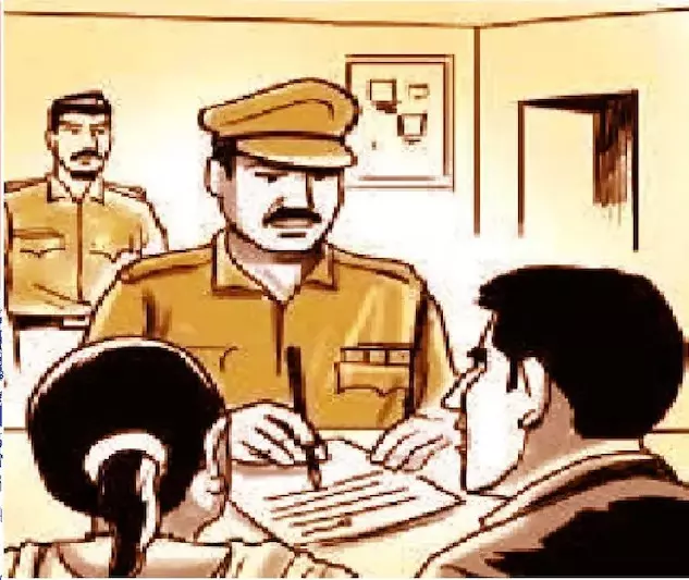Bhiwani: कब्जा हटाने को एसएचओ की अनोखी पहल, दुकानदारों को दी नरम अपील Bhiwani: कब्जा हटाने को एसएचओ की अनोखी पहल, दुकानदारों को दी नरम अपील