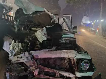 अयोध्या: तीर्थयात्रियों को ले जा रही SUV की ट्रैक्टर-ट्रेलर से टक्कर अयोध्या: तीर्थयात्रियों को ले जा रही SUV की ट्रैक्टर-ट्रेलर से टक्कर