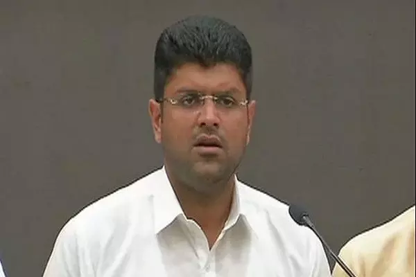 Chandigarh: हरियाणा सरकार ने चौटाला परिवार के तीन सदस्यों की सुरक्षा हटाई Chandigarh: हरियाणा सरकार ने चौटाला परिवार के तीन सदस्यों की सुरक्षा हटाई