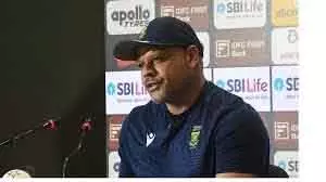 Mullanpur रिकॉर्ड T20I पतन के बाद प्रिंस ने SA बल्लेबाजों को संभाला। Mullanpur रिकॉर्ड T20I पतन के बाद प्रिंस ने SA बल्लेबाजों को संभाला।