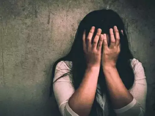 बेटी के साथ मारपीट कर किया रेप, दरिंदा पिता गिरफ्तार बेटी के साथ मारपीट कर किया रेप, दरिंदा पिता गिरफ्तार
