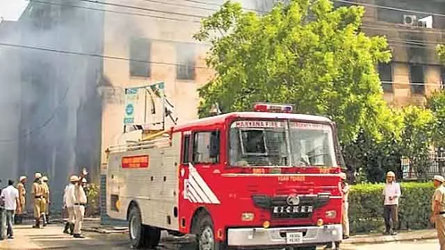 Goa मामले के बाद दिल्ली में फायर सेफ्टी कड़ी की गई Goa मामले के बाद दिल्ली में फायर सेफ्टी कड़ी की गई