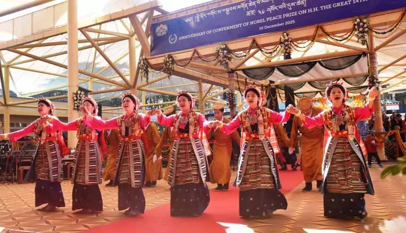 सेंट्रल तिब्बतन एडमिनिस्ट्रेशन ने Dalai Lama को नोबेल शांति पुरस्कार दिए जाने की 36वीं वर्षगांठ मनाई सेंट्रल तिब्बतन एडमिनिस्ट्रेशन ने Dalai Lama को नोबेल शांति पुरस्कार दिए जाने की 36वीं वर्षगांठ मनाई