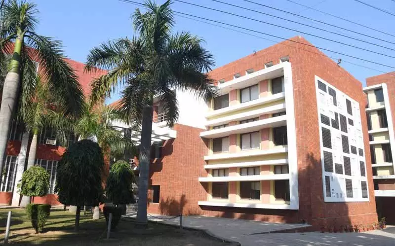 PEC के छात्रों ने हॉस्टल में टारगेटेड हमले का आरोप लगाया, जांच के आदेश दिए गए PEC के छात्रों ने हॉस्टल में टारगेटेड हमले का आरोप लगाया, जांच के आदेश दिए गए