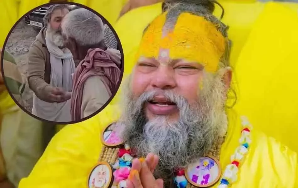Premanand Maharaj के लिए मधुकरी लाए बुजुर्ग भक्त का वीडियो वायरल Premanand Maharaj के लिए मधुकरी लाए बुजुर्ग भक्त का वीडियो वायरल