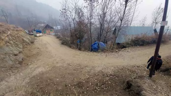 Ganderbal के निवासियों ने उचित सड़क कनेक्टिविटी की मांग की Ganderbal के निवासियों ने उचित सड़क कनेक्टिविटी की मांग की