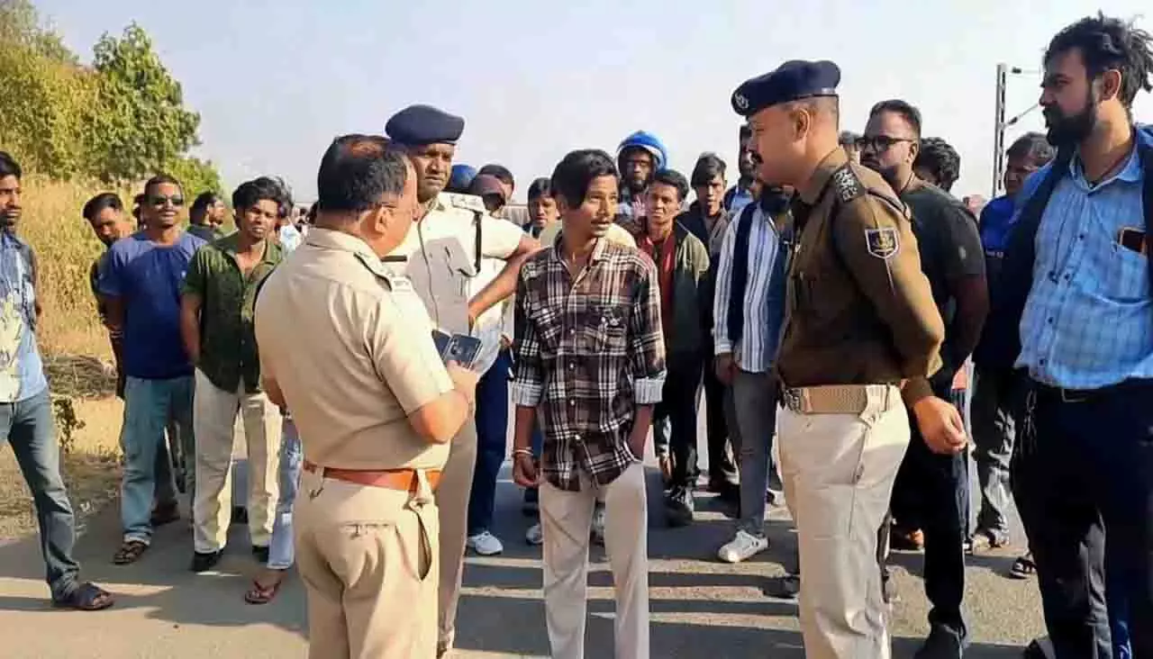 Sambalpur: पहाड़ी पर शव बरामद, लव ट्रायंगल में हत्या का मामला Sambalpur: पहाड़ी पर शव बरामद, लव ट्रायंगल में हत्या का मामला