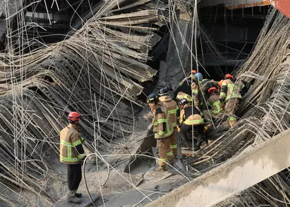 Gwangju में लाइब्रेरी कंस्ट्रक्शन साइट पर ढहने से दो लोगों की मौत, दो फंसे Gwangju में लाइब्रेरी कंस्ट्रक्शन साइट पर ढहने से दो लोगों की मौत, दो फंसे