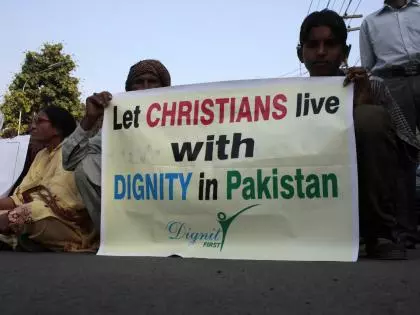 Pakistan का अल्पसंख्यक अधिकार विधेयक प्रतीकात्मक, हिंसा के बीच Pakistan का अल्पसंख्यक अधिकार विधेयक प्रतीकात्मक, हिंसा के बीच