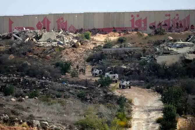 Israeli सेना ने लेबनान में UN शांति सैनिकों पर की गोलीबारी Israeli सेना ने लेबनान में UN शांति सैनिकों पर की गोलीबारी