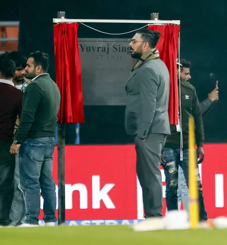 न्यू चंडीगढ़ में हरमनप्रीत कौर और युवराज सिंह के नाम पर स्टैंड्स का उद्घाटन न्यू चंडीगढ़ में हरमनप्रीत कौर और युवराज सिंह के नाम पर स्टैंड्स का उद्घाटन