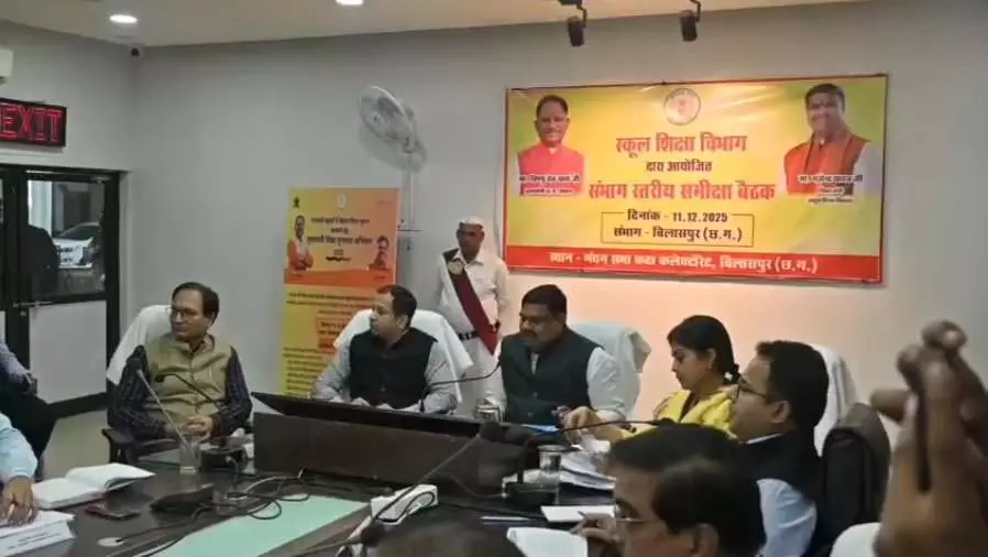 मंत्री की बैठक में बीईओ अचानक बेहोश, मचा हड़कंप मंत्री की बैठक में बीईओ अचानक बेहोश, मचा हड़कंप