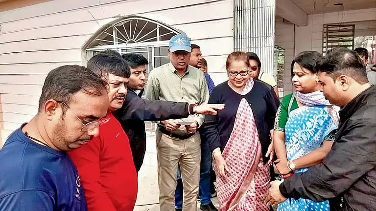 Kolkata में गंगा जलमार्ग पर नए जेट्टी और पैसेंजर टर्मिनल का उद्घाटन किया गया Kolkata में गंगा जलमार्ग पर नए जेट्टी और पैसेंजर टर्मिनल का उद्घाटन किया गया