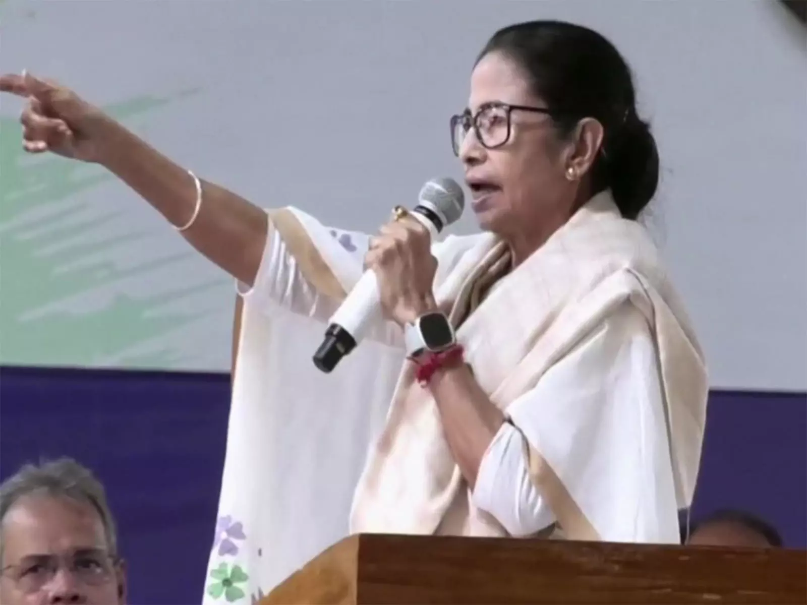 ममता बनर्जी ने महिलाओं से मतदाता नाम हटाने के खिलाफ मोर्चा संभालने को कहा ममता बनर्जी ने महिलाओं से मतदाता नाम हटाने के खिलाफ मोर्चा संभालने को कहा