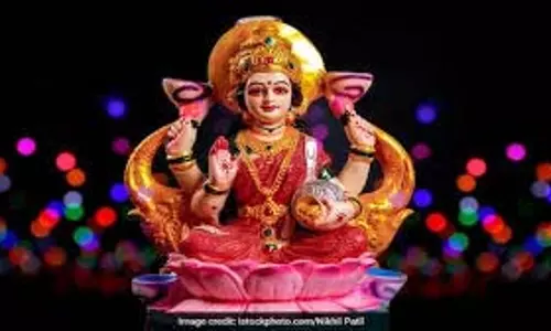 Lakshmi Worship: शुक्रवार को ये 5 काम लक्ष्मी पूजा में बनते हैं रुकावट, जानें क्या हैं वो Lakshmi Worship: शुक्रवार को ये 5 काम लक्ष्मी पूजा में बनते हैं रुकावट, जानें क्या हैं वो