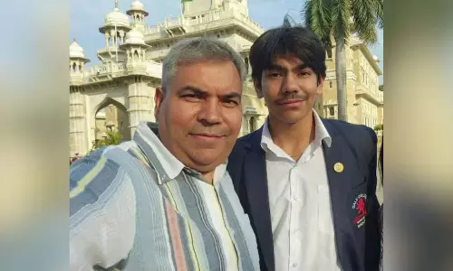 बेटे का फ्लाइट कैंसिल होने पर पिता ने पूरी रात कार ड्राइव की, फिर दिला पाया प्री-बोर्ड परीक्षा