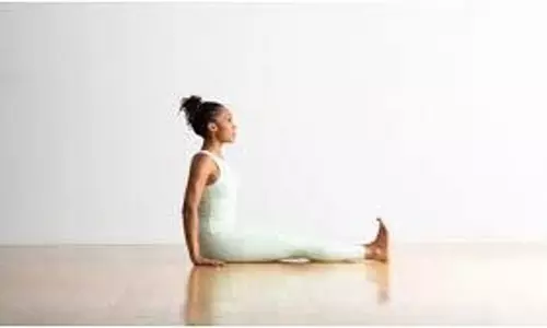 Surya Namaskar: सुबह सूर्य नमस्कार के 12 आसन देंगे 10 गुना फायदा Surya Namaskar: सुबह सूर्य नमस्कार के 12 आसन देंगे 10 गुना फायदा