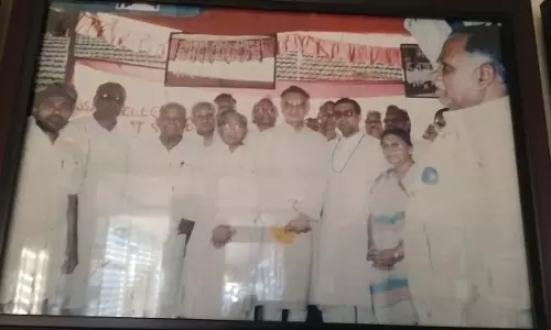 यादों के झरोखों से, शिवराज पाटिल के साथ प्रबंध संपादक पप्पू फरिश्ता अहमदाबाद में आयोजित कार्यक्रम में यादों के झरोखों से, शिवराज पाटिल के साथ प्रबंध संपादक पप्पू फरिश्ता अहमदाबाद में आयोजित कार्यक्रम में