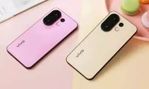 Vivo: वीवो ला रहा iPhone 17 जैसा दिखने वाला फोन, जल्द भारत में होगा लॉन्च Vivo: वीवो ला रहा iPhone 17 जैसा दिखने वाला फोन, जल्द भारत में होगा लॉन्च