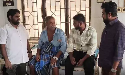 Tamil Nadu : रिश्तेदारों को 15 साल बाद घर से भागे हुए बुज़ुर्ग मिले Tamil Nadu : रिश्तेदारों को 15 साल बाद घर से भागे हुए बुज़ुर्ग मिले
