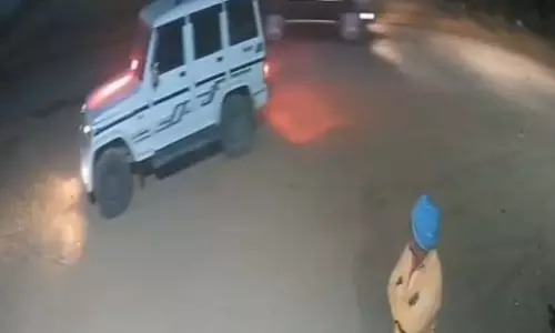 किसान से वसूली, डरा-धमका रहा फारेस्ट गार्ड किसान से वसूली, डरा-धमका रहा फारेस्ट गार्ड