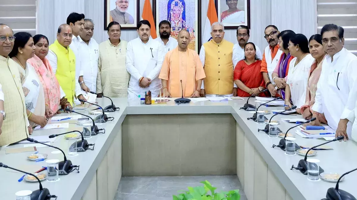 Lucknow: मतदाता पुनरीक्षण पर CM योगी ने जिलों के जनप्रतिनिधियों से किया सीधा संवाद Lucknow: मतदाता पुनरीक्षण पर CM योगी ने जिलों के जनप्रतिनिधियों से किया सीधा संवाद