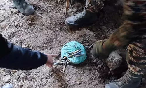 Jammu-Kashmir: CRPF को सर्च ऑपरेशन में बड़ी कामयाबी, गोला-बारूद बरामद Jammu-Kashmir: CRPF को सर्च ऑपरेशन में बड़ी कामयाबी, गोला-बारूद बरामद