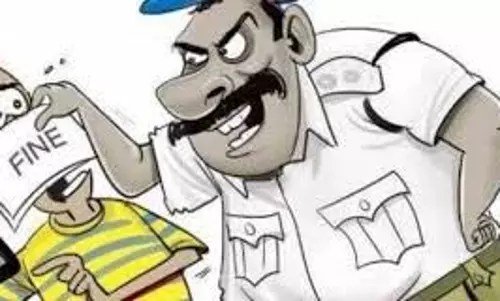 Up News: स्टंटबाजी पड़ी काफी महंगी,पुलिस ने युवक पर ठोका 19,000 का चालान Up News: स्टंटबाजी पड़ी काफी महंगी,पुलिस ने युवक पर ठोका 19,000 का चालान