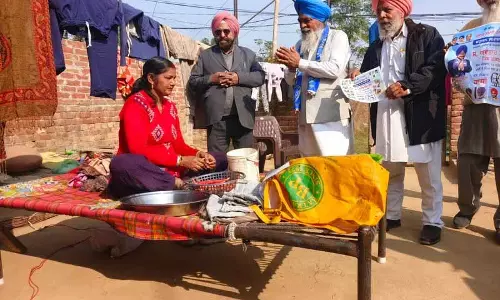 पंजाब के अधिकारियों से SEC ने नई गाइडलाइंस में कहा, निष्पक्ष चुनाव सुनिश्चित करें पंजाब के अधिकारियों से SEC ने नई गाइडलाइंस में कहा, निष्पक्ष चुनाव सुनिश्चित करें