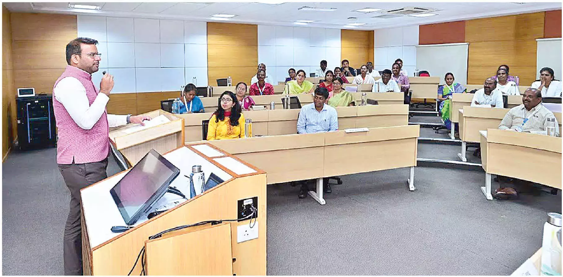 Andhra: पंचायत राज संस्थाएं सेवाएं देने में अहम भूमिका निभाती हैं Andhra: पंचायत राज संस्थाएं सेवाएं देने में अहम भूमिका निभाती हैं