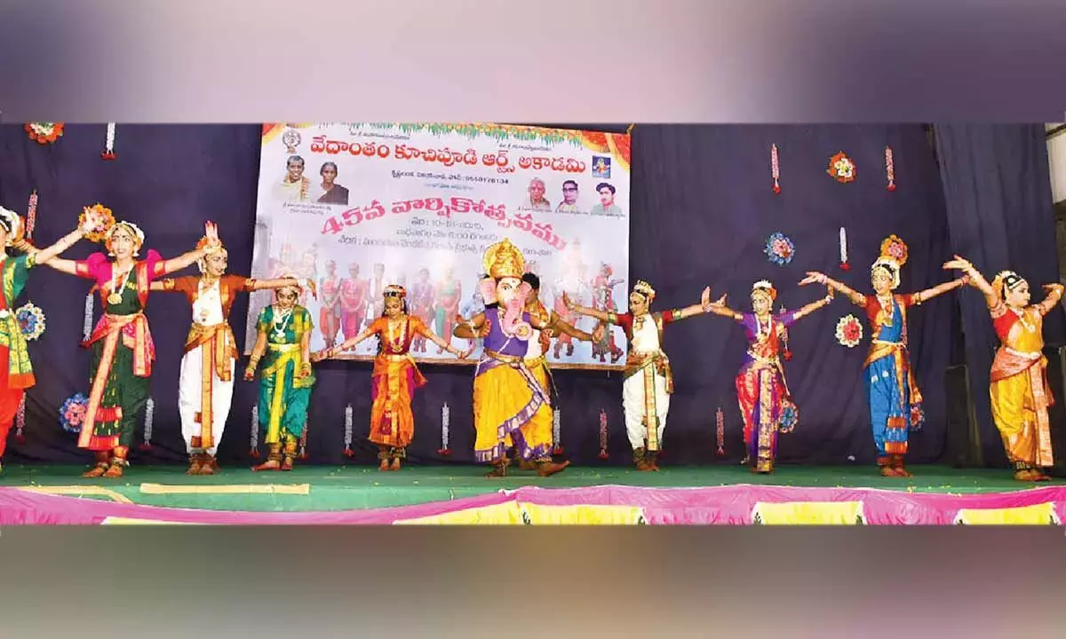Andhra: कुचिपुड़ी की प्रस्तुतियों ने दर्शकों को प्रभावित किया