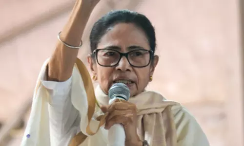 ममता बनर्जी ने अपना एन्यूमरेशन फॉर्म जमा किया, SIR पर लोगों को गुमराह किया