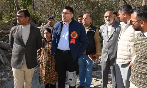 Chamba DC ने बारिश से हुए नुकसान का जायजा लेने के लिए नवोदय स्कूल का दौरा किया Chamba DC ने बारिश से हुए नुकसान का जायजा लेने के लिए नवोदय स्कूल का दौरा किया