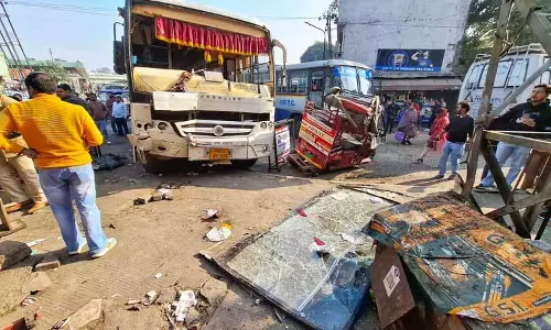Ludhiana: प्राइवेट बस ने पैदल चलने वालों और गाड़ियों को टक्कर मारी, एक की मौत, 7 घायल Ludhiana: प्राइवेट बस ने पैदल चलने वालों और गाड़ियों को टक्कर मारी, एक की मौत, 7 घायल